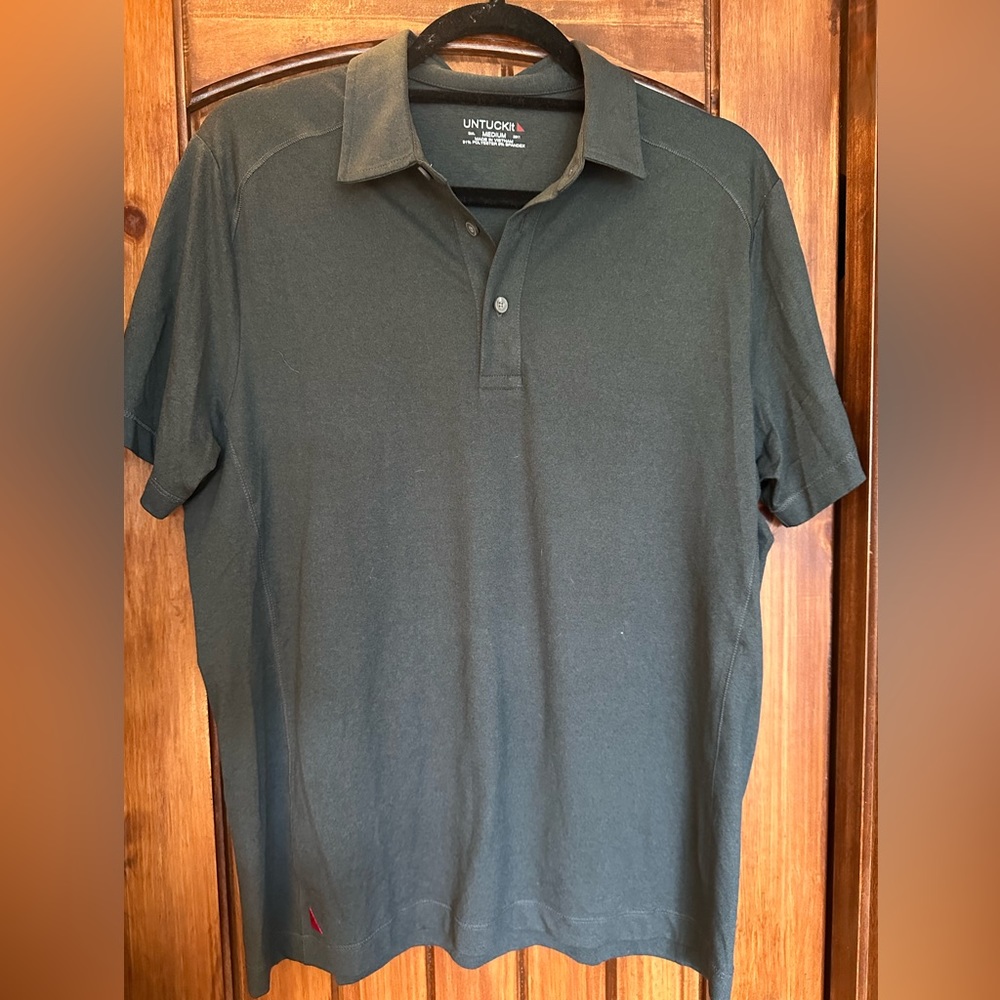 Untuckit polo shirt